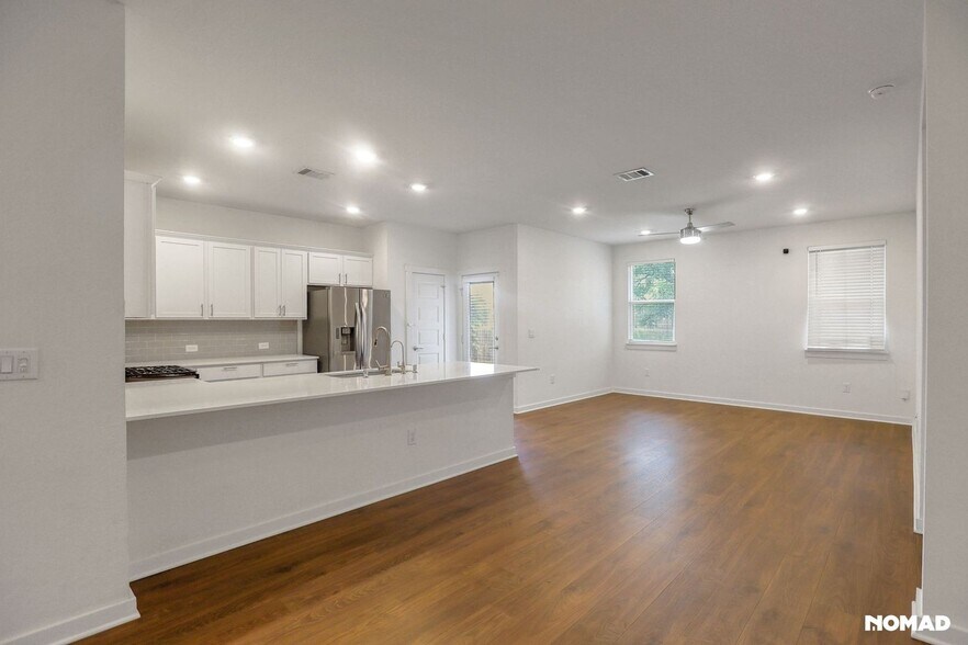 Building Photo - 280 Geminiflora Bend