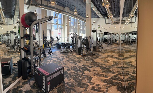 Building Photo - Gorgeous 2 bed, 3 bath Condo w/ 2 Car Gara...