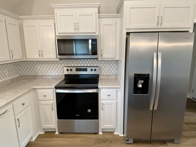 Building Photo - Modern 4-Bedroom Home with Fenced Yard Near Moody AFB