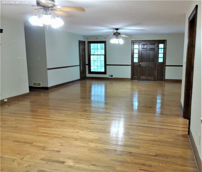 Building Photo - 1431 Chambers Rd