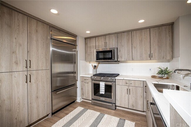 Building Photo - 6030 Seabluff Dr