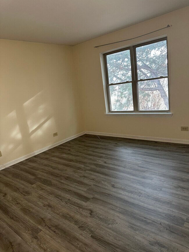 Building Photo - 214 Glengarry Dr