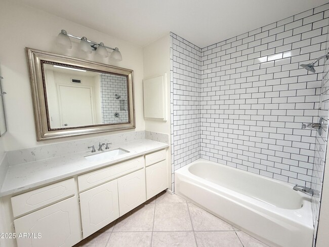 Building Photo - 5554 N 10th St