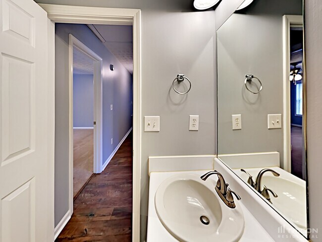 Building Photo - 5102 Meridian Lake Dr