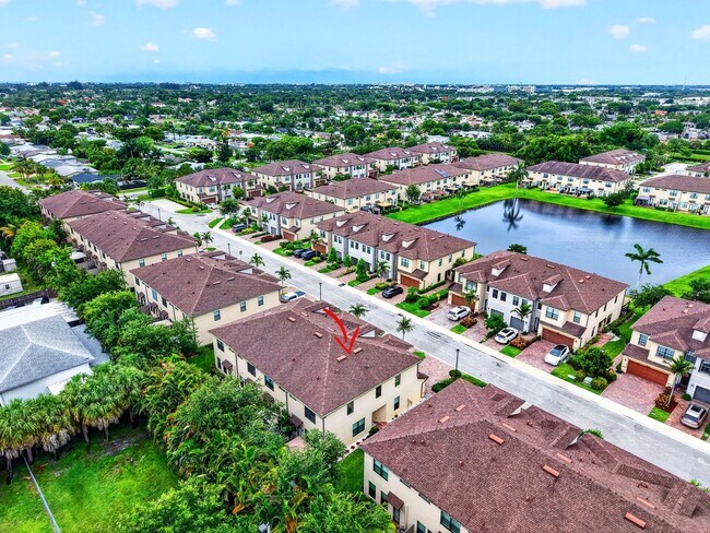 Building Photo - 2833 Troubadour St