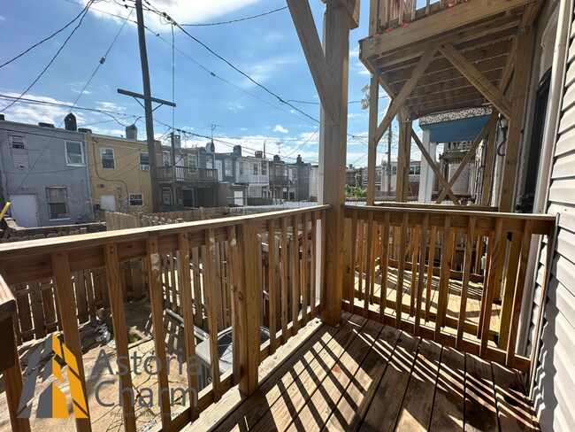 Building Photo - Updated 2 Bedroom 1.5 Bath Home with Deck,...