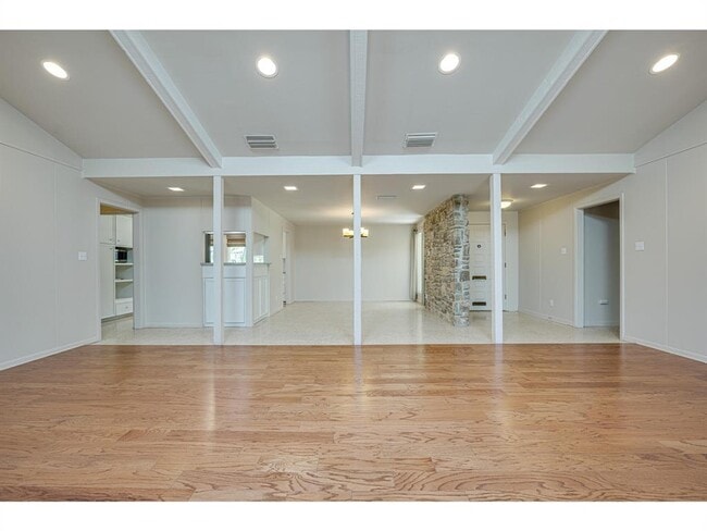 Building Photo - 6100 Mountainclimb Dr