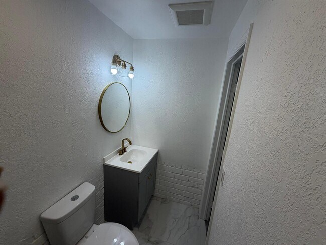 Building Photo - Northeast 7th Avenue, Pompano Beach, FL 33064 - 5 BR 3 BA house