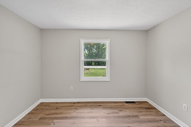 Building Photo - 960 Plum Springs Rd