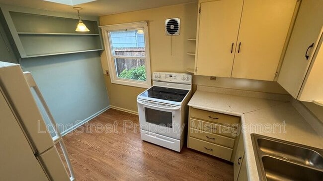 Building Photo - 1137 NW 13th St