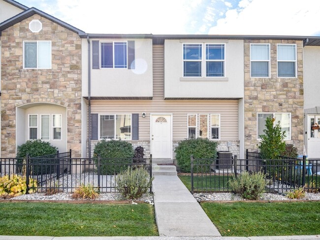 Building Photo - 537 W 1570 N