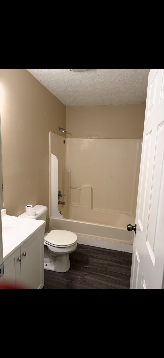 Building Photo - 100 Rockcastle St