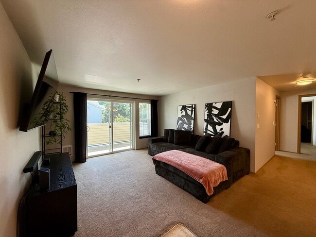 Building Photo - Burien Condo