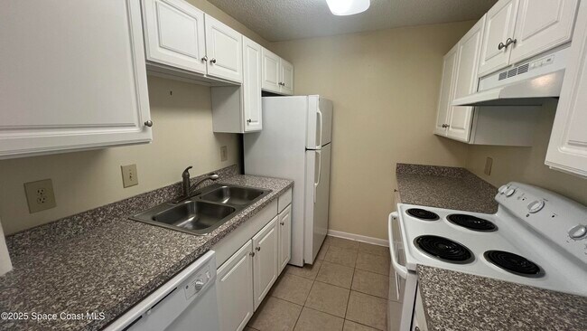 Building Photo - 3585 Sable Palm Ln