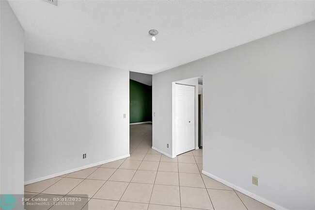 Building Photo - 45 Columbia Ct