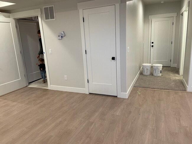 Building Photo - 176 W Hayata Ln