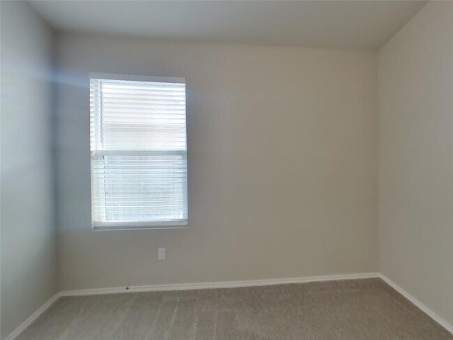 Building Photo - 5132 Saddle Clb Dr
