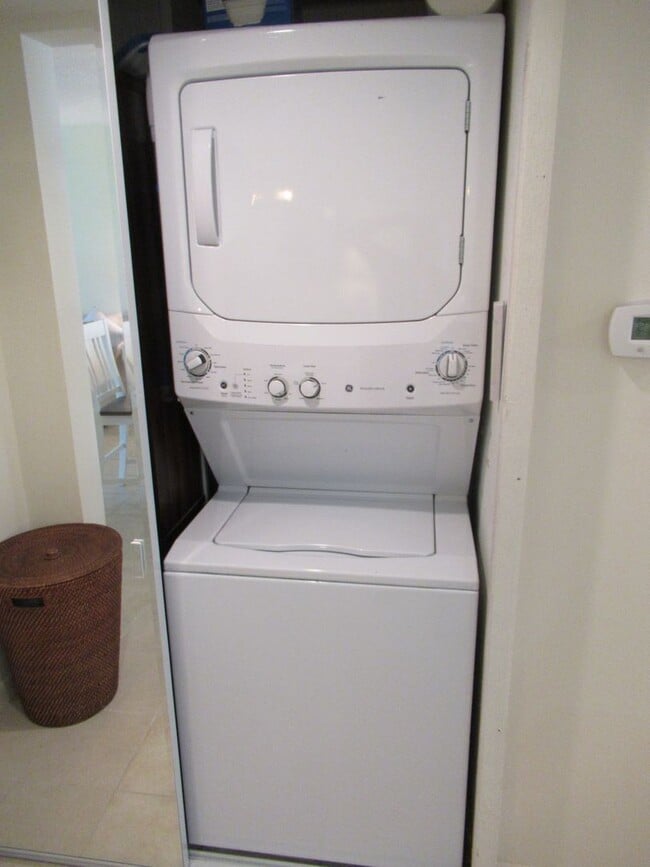 Building Photo - FURNISHED 2/2 GOLF COURSE  6 MONTH RENTAL APR. 29 - OCT. 31, 2026