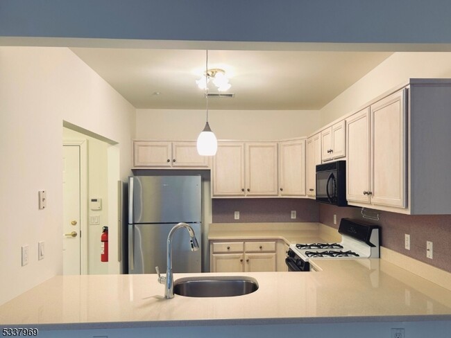 Building Photo - 1210 Hamilton Dr