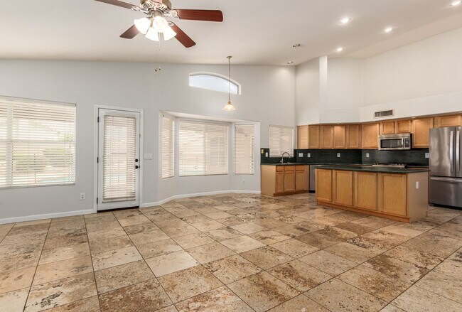 Building Photo - New Listing in Avondale