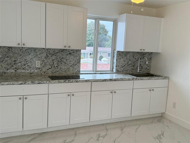 Building Photo - 730 Curtiss Dr