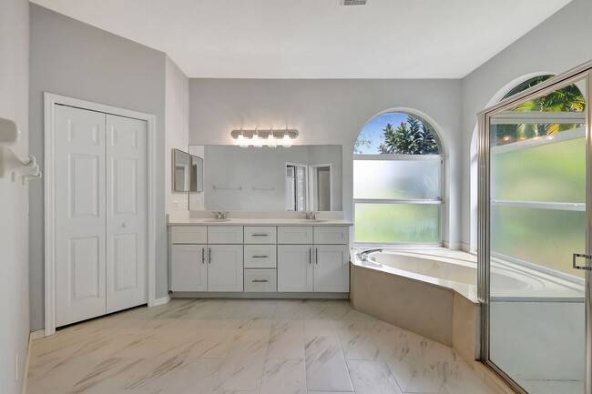 Building Photo - A BOATER'S PARADISE WITH THIS STUNNING 3 B...