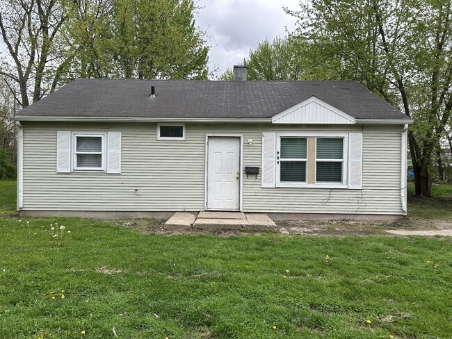 Primary Photo - 909 Giddings St
