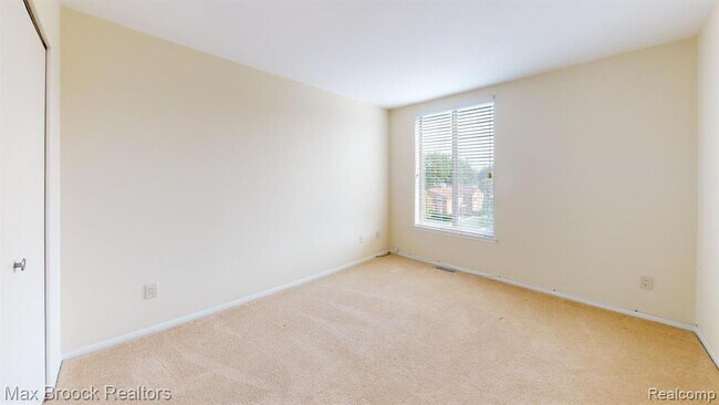 Building Photo - 600 W Brown St