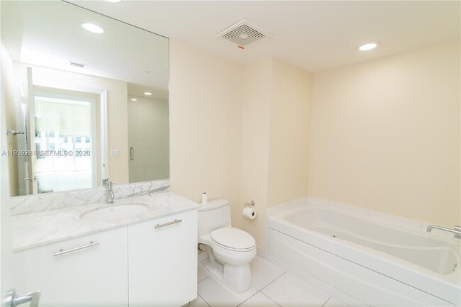 Building Photo - 500 Brickell Ave