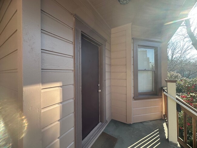 Building Photo - Updated 2 Bedroom with Office and Yard in the Heart of Midtown