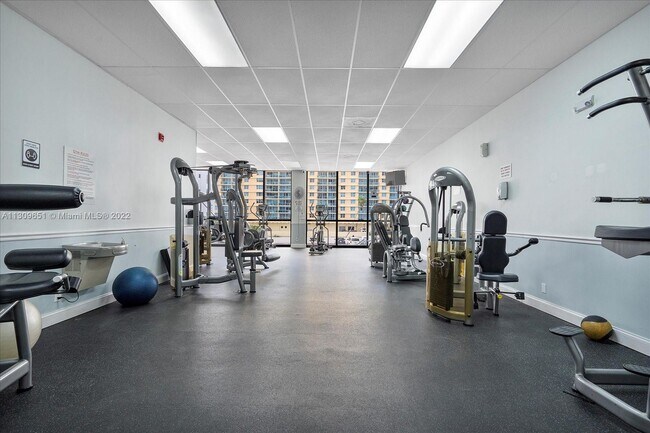 Building Photo - 2101 S Ocean Dr