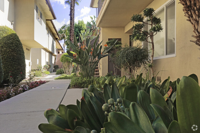 Building Photo - Whittwood Manor Apartments