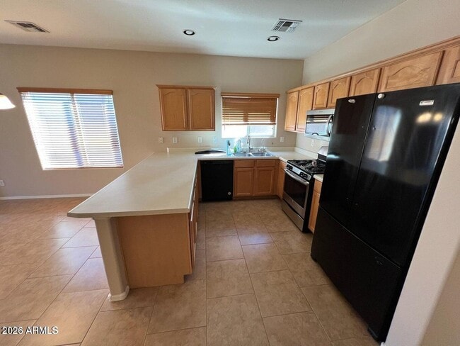 Building Photo - 714 W Spruell Ave