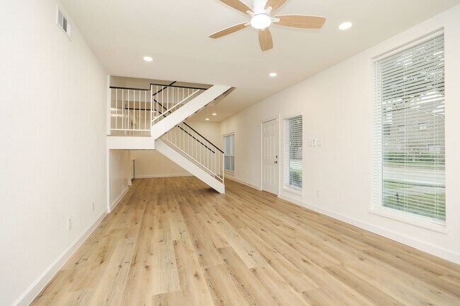 Building Photo - 1115 Augusta Dr