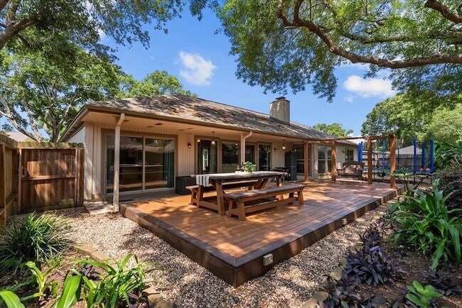 Building Photo - 1626 Lake Bluff Dr