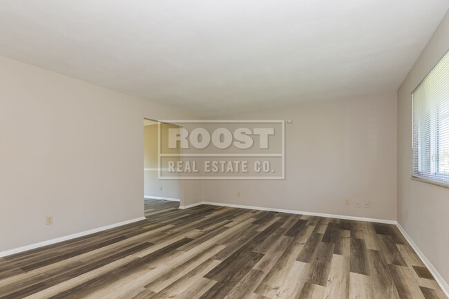 Building Photo - Two bedroom, one bathroom double in Springfield.