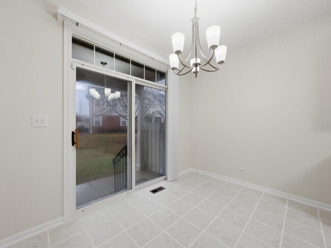 Building Photo - 399 Pine Lake Cir