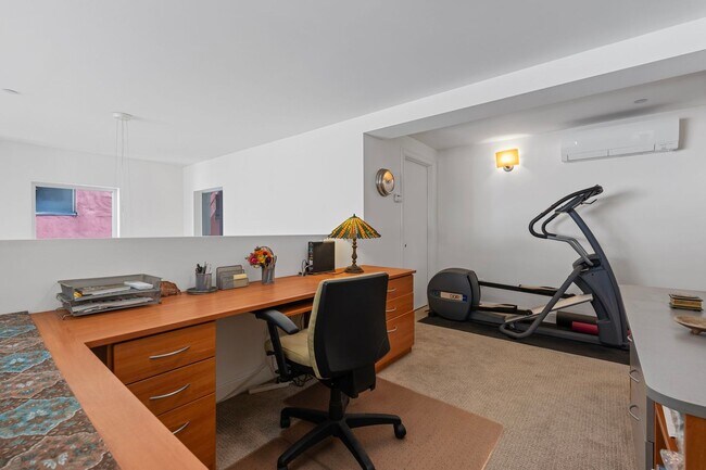 Building Photo - Large Updated SoMa Apartment!