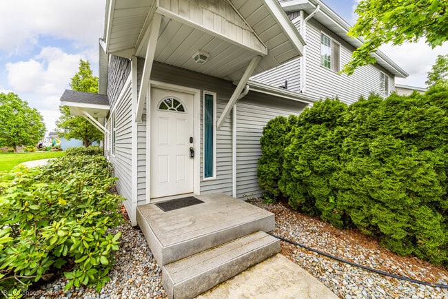 Building Photo - 931 N Goldenrod Ct