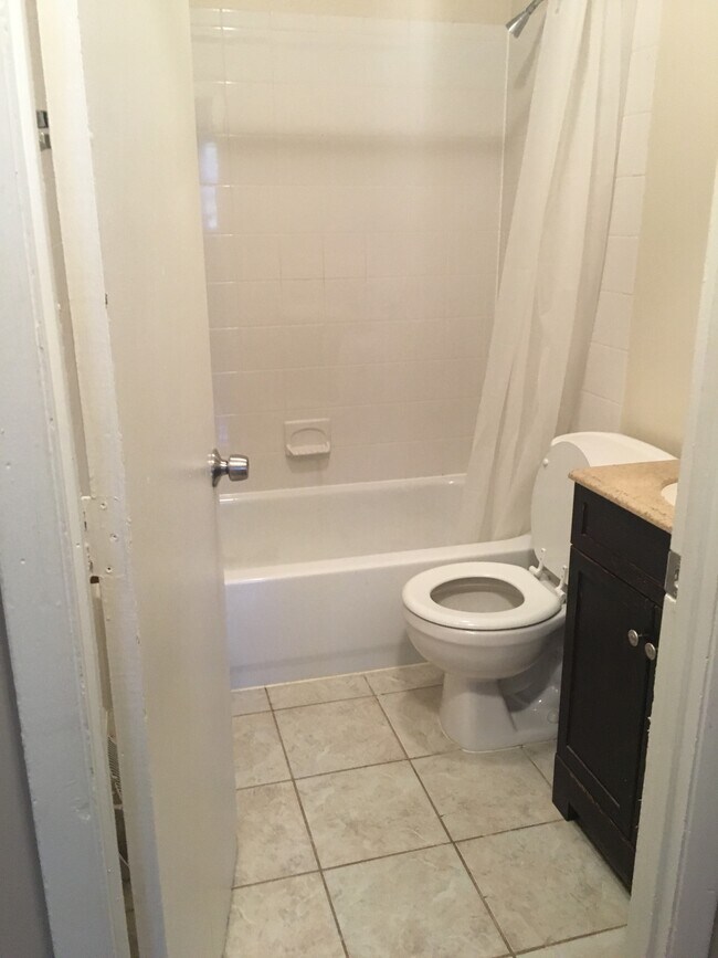 Building Photo - 9234 Pippin Rd