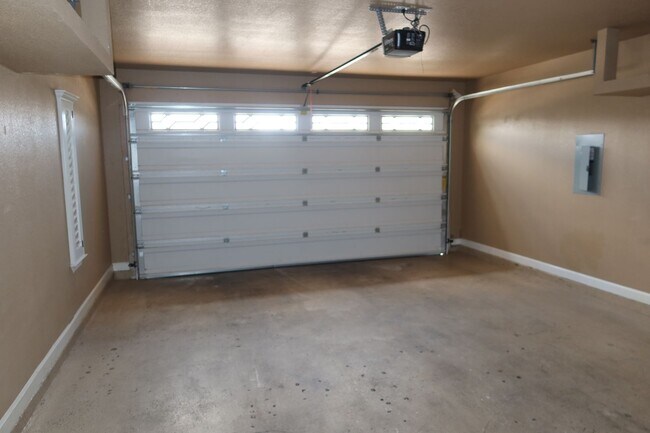 Building Photo - 14029 Rainbow Point Dr