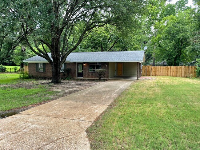 Primary Photo - 3/2 Home for Rent in Madison!