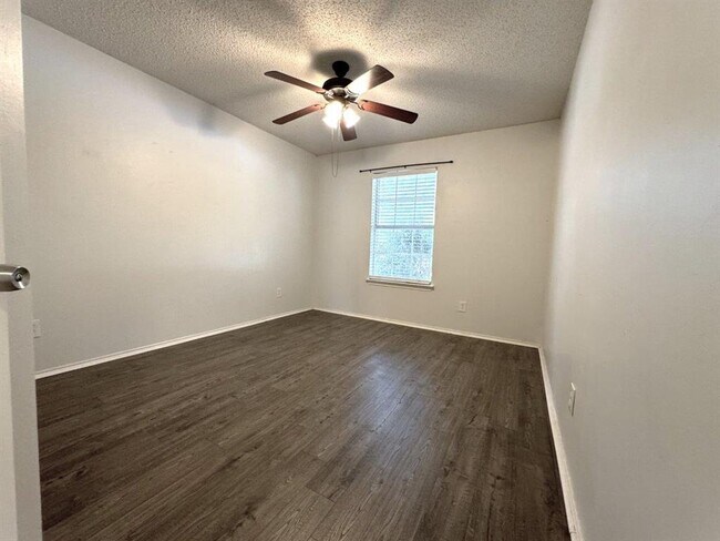 Building Photo - 1407 Ashley Dr