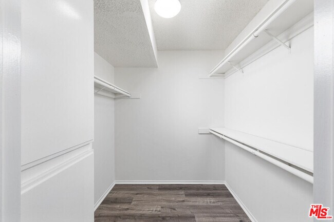 Building Photo - 6212 Fulton Ave