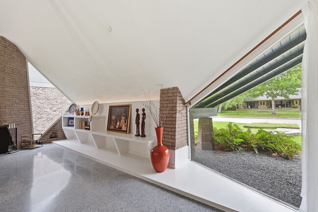 Building Photo - 4603 Ivanhoe St