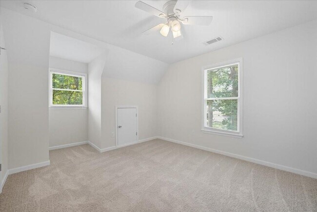 Building Photo - 4201 Autumn Lake Dr