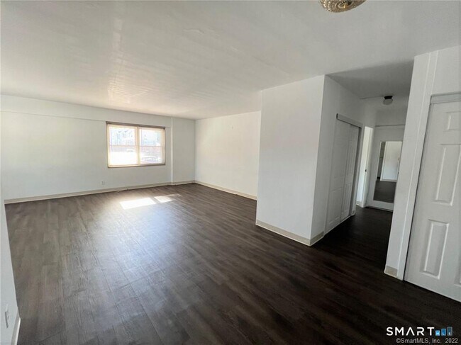Building Photo - 80 Cartright St
