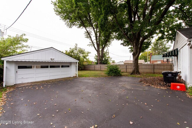 Building Photo - 2512 Gardiner Ln
