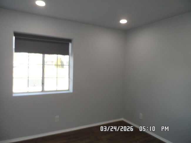 Building Photo - 3 Bedrooms, 2 Bathrooms, approx. 1112 sq. ft., 2 Car Garage, Solar Panels, Internet Included. Clo...