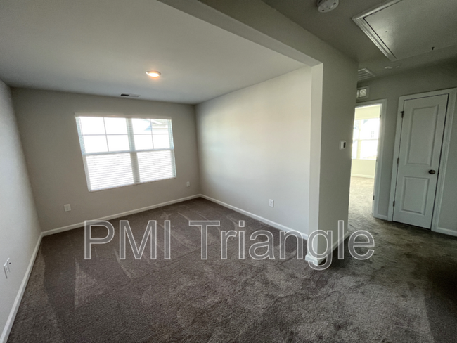 Building Photo - 5049 Tura St
